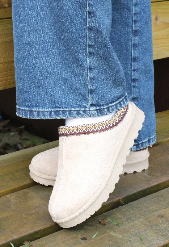 - Dog disposable foam shower gel Embroidered Low Slip On Shoe