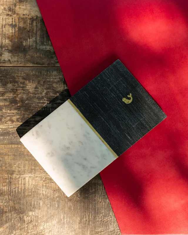  Black & White Cheeseboard