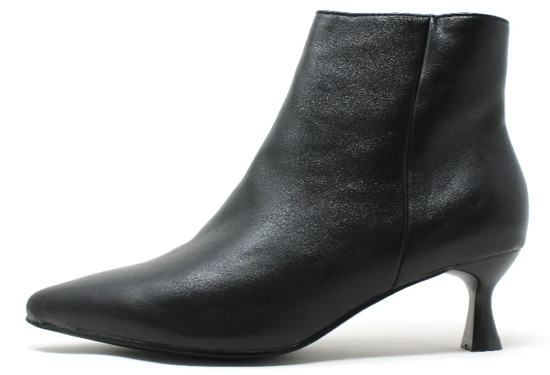 - Pet monitor with camera Low Ankle Boot