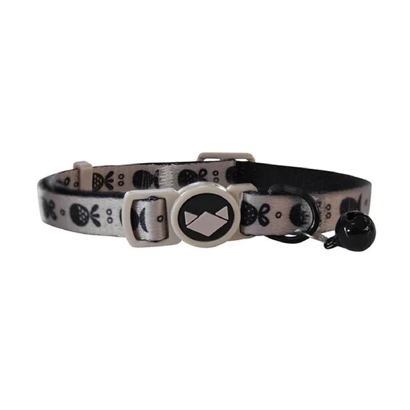 1. **Dog chest harness is anti-breakaway**La Doggie Vita Go Fish Black and Taupe Cat Collar 1. **Dog chest harness is anti-breakaway**La Doggie Vita Go Fish Black and Taupe Cat Collar